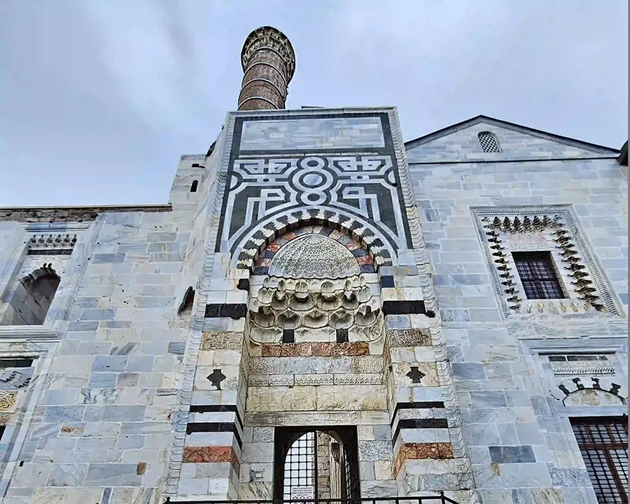 Cami Önü