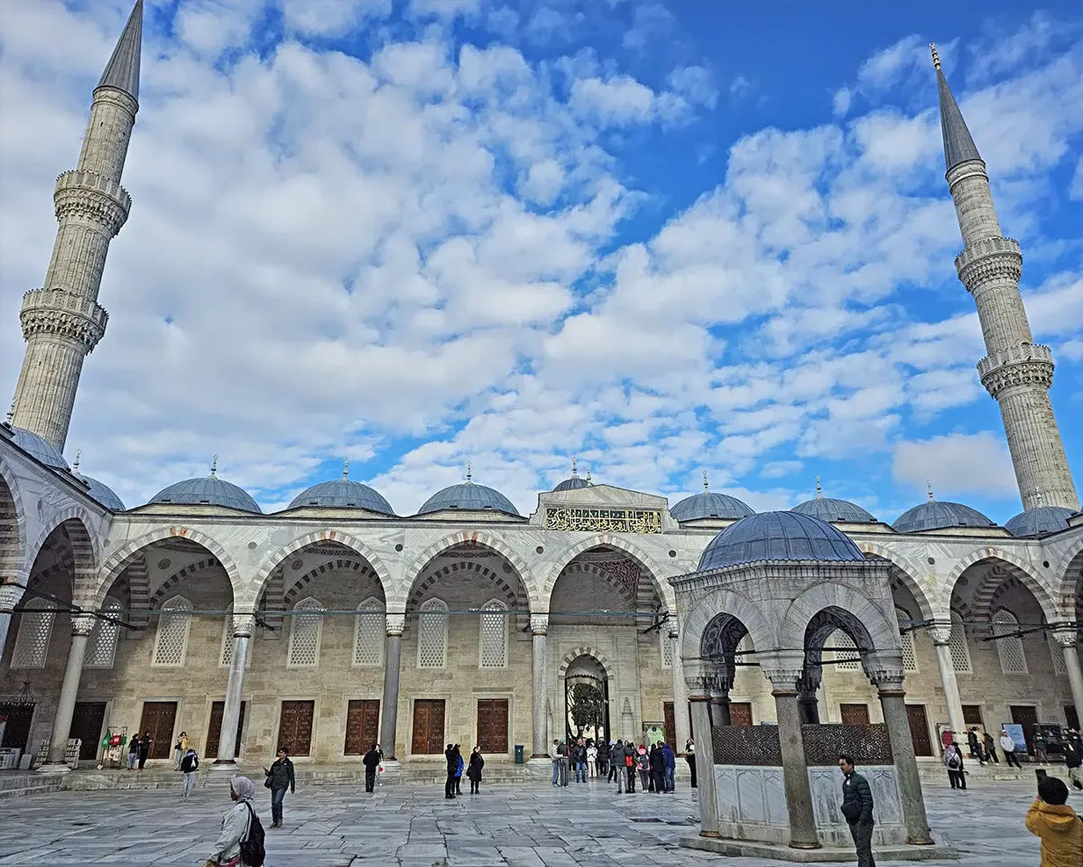İç Avlu ve Şadırvan