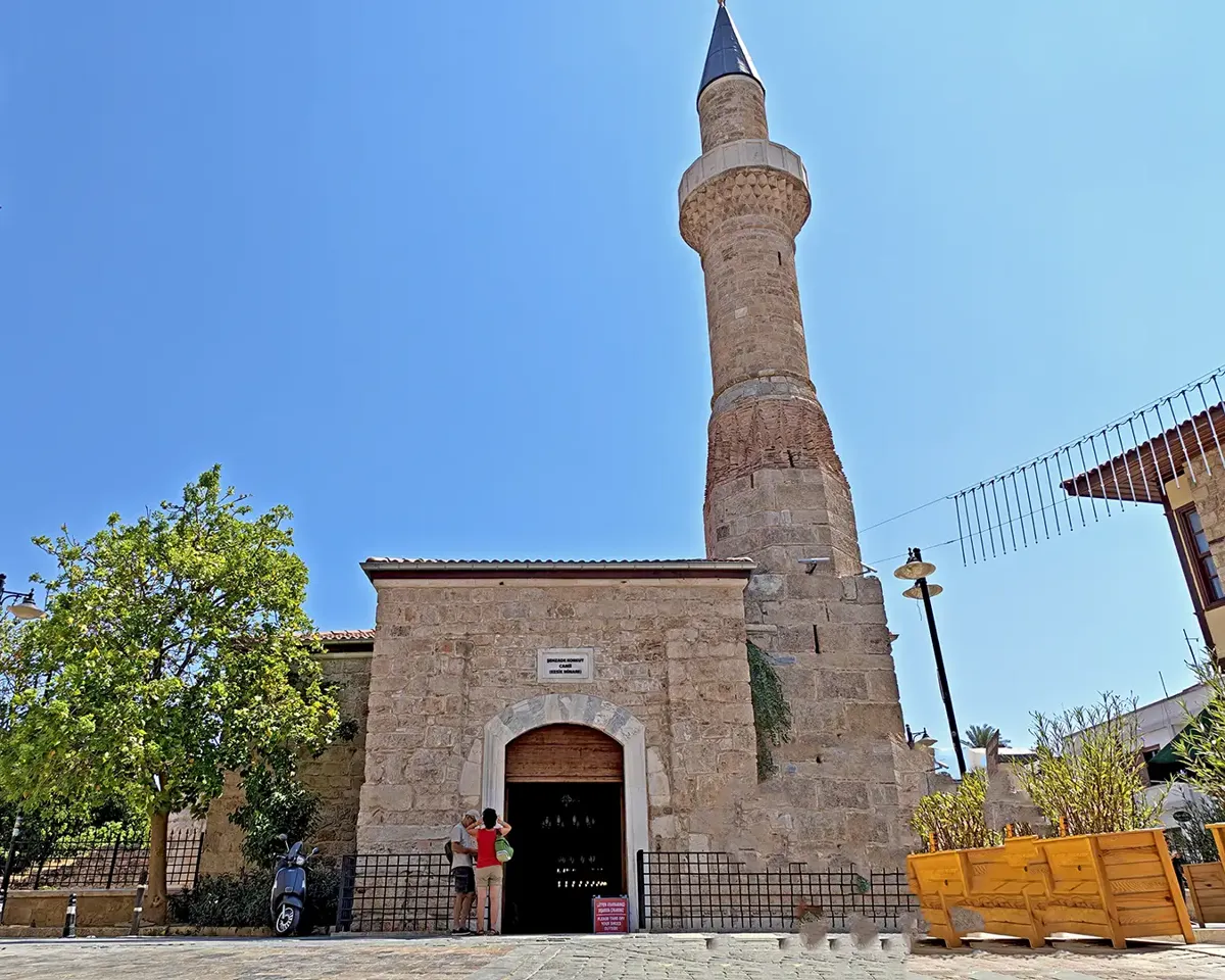 Şehzade Korkut Camii (Kesik Minare)
