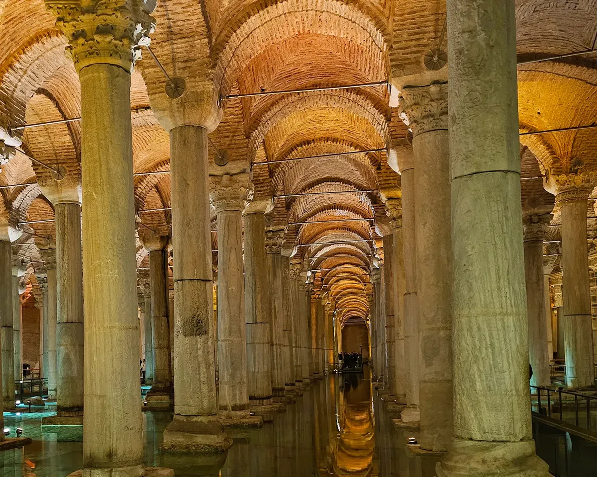 Girişte – Tanıtım