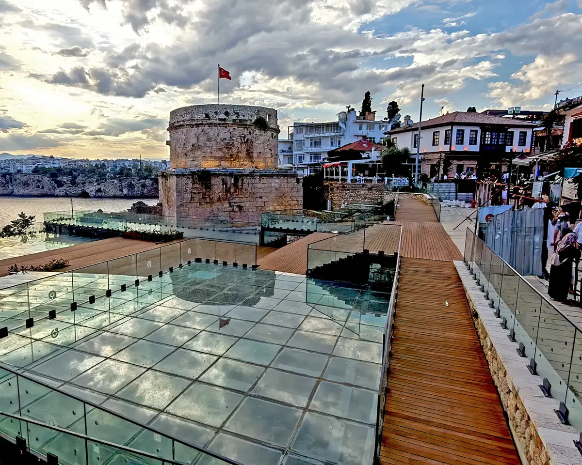 Hıdırlık Kulesi ve Cam Tabanlı Seyir Terası