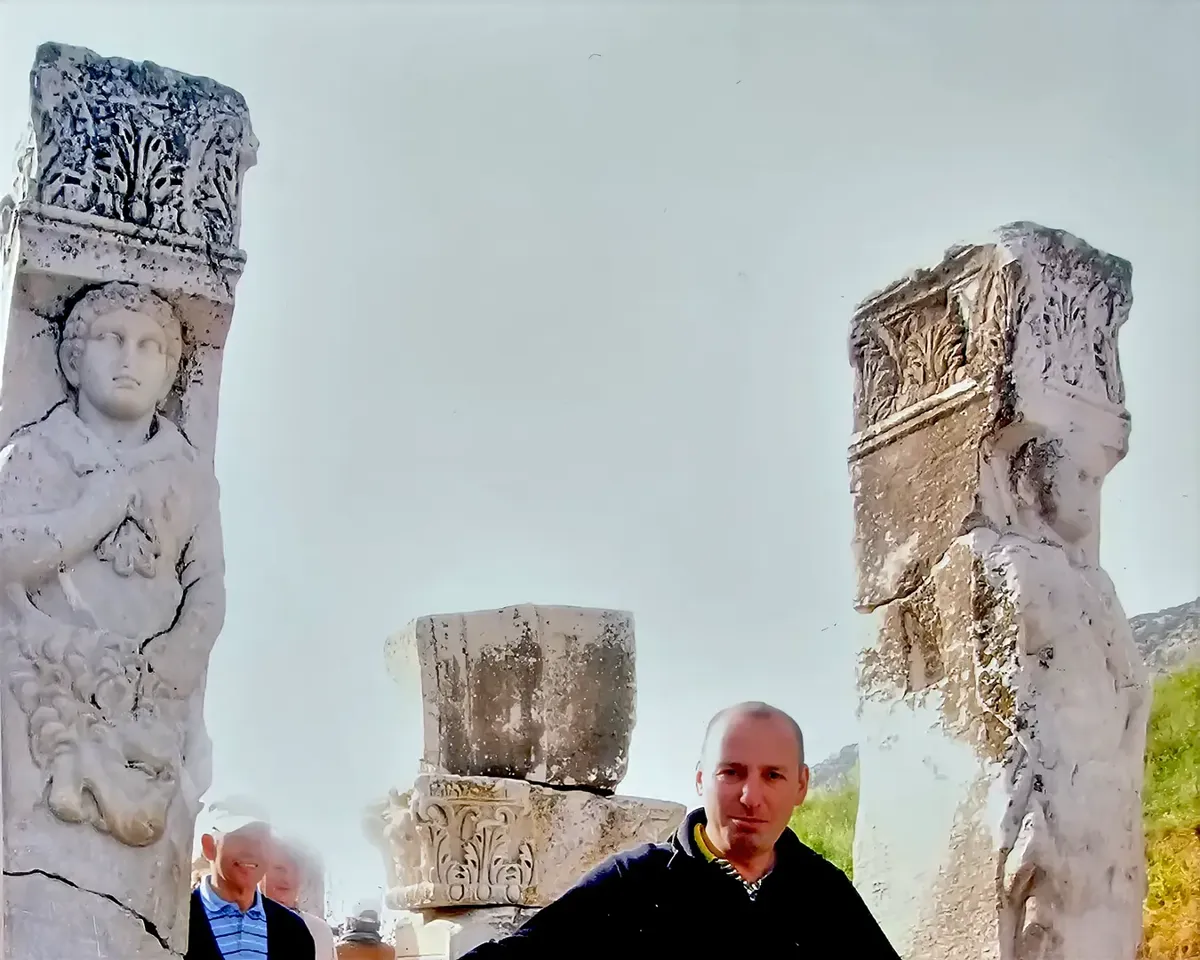 Herakles Kapısı Önü