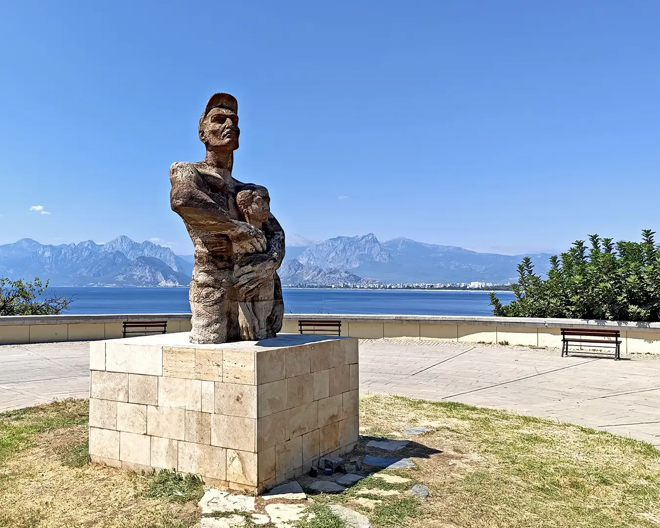 El Heykeli ve Seyir Terası