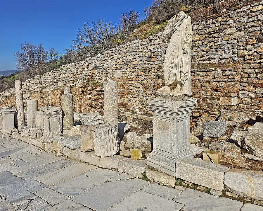 Herakles Kapısı Sonrası – Başsız Heykel